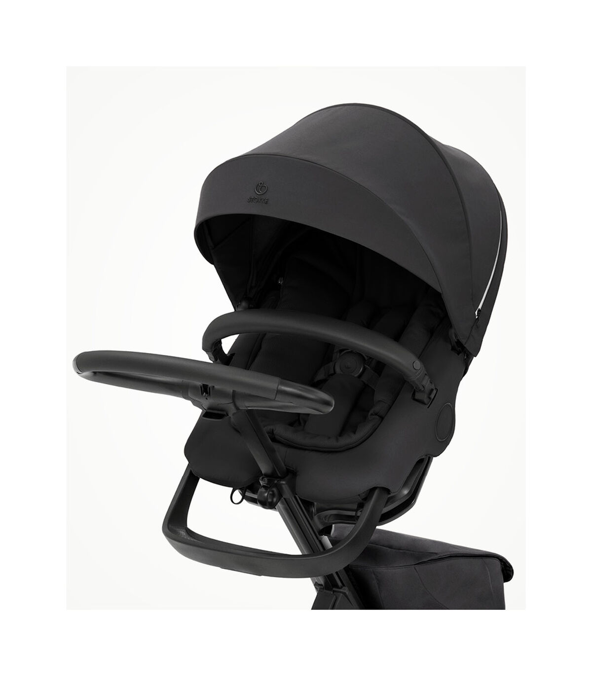 Xplory_X_RichBlack_SeatAngledRight_200804_config2160_zoom_eCom
